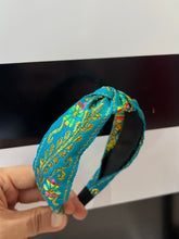 Cargar imagen en el visor de la galería, Diadema azul floral
