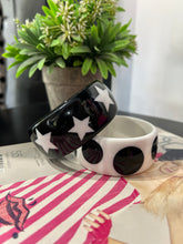 Cargar imagen en el visor de la galería, Pulsera chunky blanca con lunares
