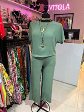 Cargar imagen en el visor de la galería, Set blusa &amp; pantalón pistache
