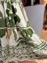 Cargar imagen en el visor de la galería, Vestido estampado hojas verdes
