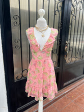Cargar imagen en el visor de la galería, Vestido olanes rosa floral
