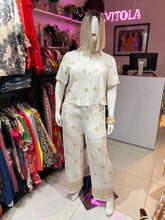 Cargar imagen en el visor de la galería, Set camisa &amp; pantalon bordado
