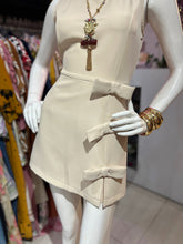 Cargar imagen en el visor de la galería, Romper beige con moños
