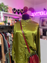Cargar imagen en el visor de la galería, Set camisa &amp; jogger satén verde
