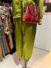 Cargar imagen en el visor de la galería, Set camisa &amp; jogger satén verde
