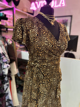 Cargar imagen en el visor de la galería, Vestido leopardo envolvente
