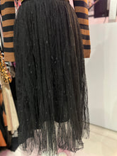 Cargar imagen en el visor de la galería, Falda tul negro con dorado
