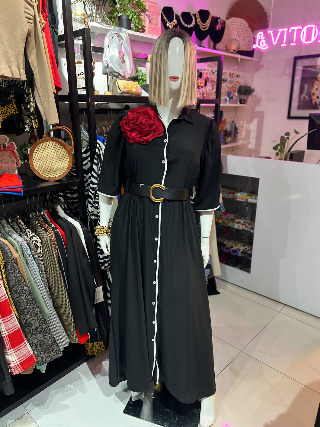 Maxi vestido negro vistas blancas