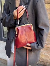 Cargar imagen en el visor de la galería, Bolso rojo efecto piel
