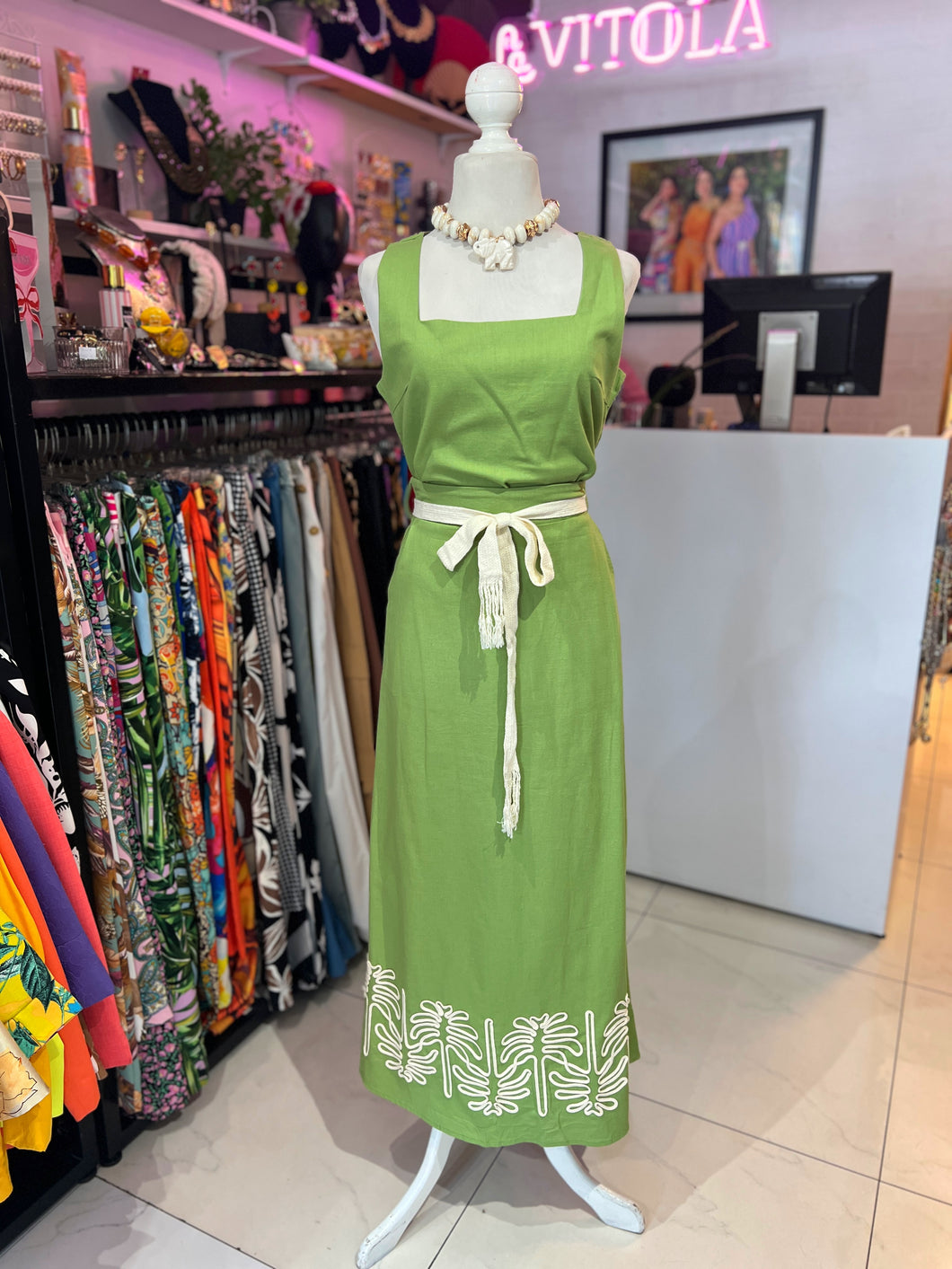 Set blusa & falda bordada verde