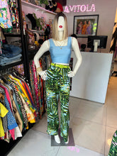 Cargar imagen en el visor de la galería, Pantalón azul estampado tropical
