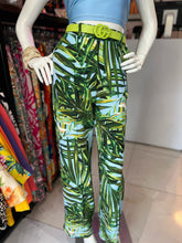Cargar imagen en el visor de la galería, Pantalón azul estampado tropical
