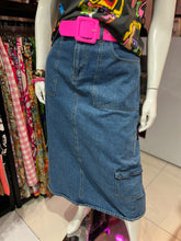 Cargar imagen en el visor de la galería, Falda midi denim cargo
