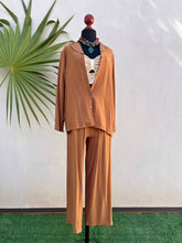 Cargar imagen en el visor de la galería, Set camisa &amp; pantalón café
