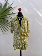 Cargar imagen en el visor de la galería, Set camisa &amp; short bordado verde
