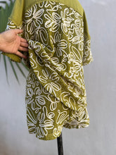 Cargar imagen en el visor de la galería, Set camisa &amp; short bordado verde
