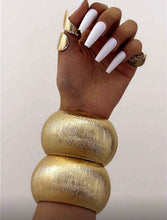 Cargar imagen en el visor de la galería, Brazalette chunky dorado
