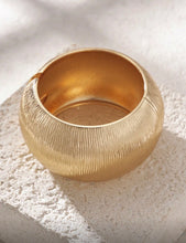 Cargar imagen en el visor de la galería, Brazalette chunky dorado
