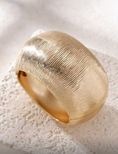 Cargar imagen en el visor de la galería, Brazalette chunky dorado
