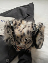 Cargar imagen en el visor de la galería, Bolso crossbody efecto pelo
