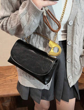 Cargar imagen en el visor de la galería, Bolso negro maxi broche
