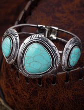 Cargar imagen en el visor de la galería, Brazalete plateado piedras azules
