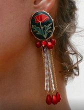 Cargar imagen en el visor de la galería, Aretes colgantes flor roja
