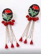 Cargar imagen en el visor de la galería, Aretes colgantes flor roja
