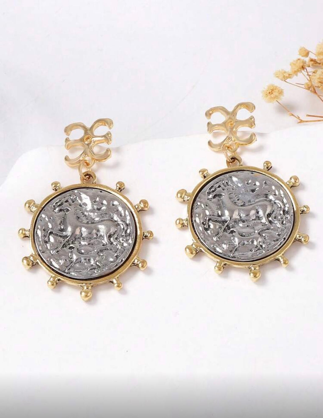 Aretes dorado con plata medalla