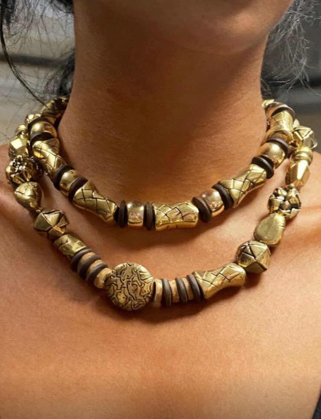 Collar doble dorado con negro