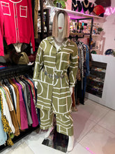 Cargar imagen en el visor de la galería, Set camisón &amp; pantalón pistache
