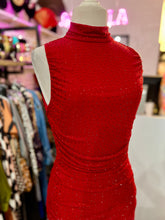 Cargar imagen en el visor de la galería, Vestido drapeado rojo con cristales
