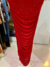 Cargar imagen en el visor de la galería, Vestido drapeado rojo con cristales
