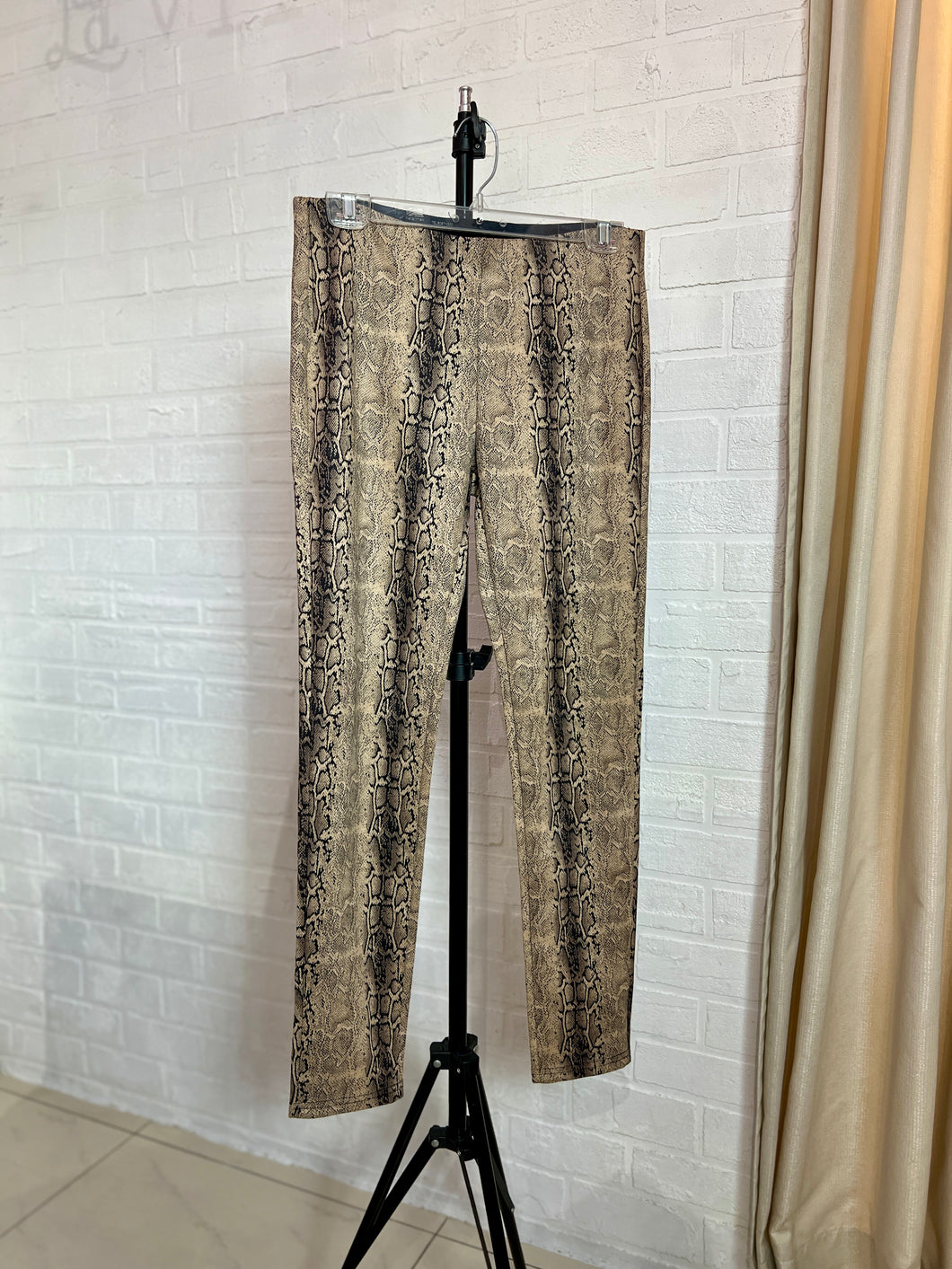 Pantalón estampado vibora