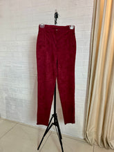Cargar imagen en el visor de la galería, Pantalón gamuza burgundy
