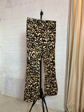 Cargar imagen en el visor de la galería, Pantalón leopardo campana
