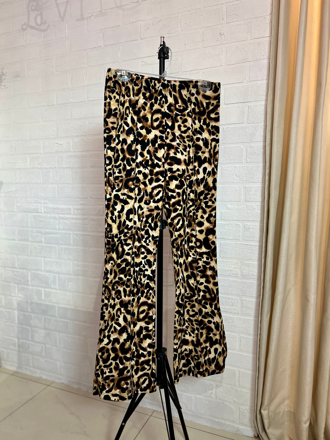 Pantalón leopardo campana