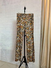 Cargar imagen en el visor de la galería, Pantalon licra leopardo
