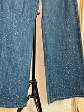 Cargar imagen en el visor de la galería, Pantalon denim con cristales
