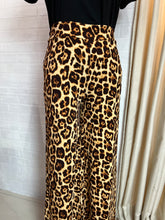 Cargar imagen en el visor de la galería, Pantalón animal print
