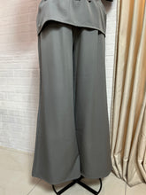 Cargar imagen en el visor de la galería, Set blusa &amp; pantalón gris
