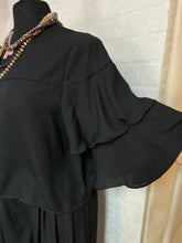 Cargar imagen en el visor de la galería, Set blusa olanes &amp; pantalón
