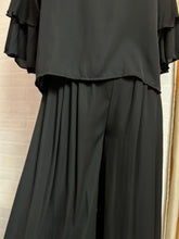 Cargar imagen en el visor de la galería, Set blusa olanes &amp; pantalón
