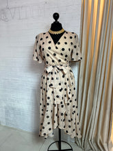 Cargar imagen en el visor de la galería, Vestido beige lunares negros
