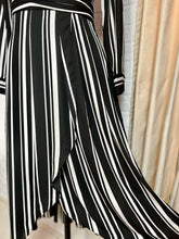 Cargar imagen en el visor de la galería, Maxi vestido rayas negro &amp; blanco
