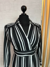 Cargar imagen en el visor de la galería, Maxi vestido rayas negro &amp; blanco
