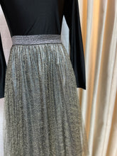 Cargar imagen en el visor de la galería, Falda plisada tul dorado
