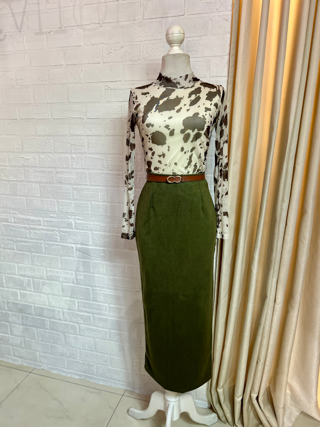 Falda gamuza verde con abertura