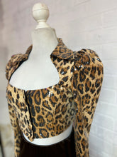 Cargar imagen en el visor de la galería, Blusa lentejuela leopardo
