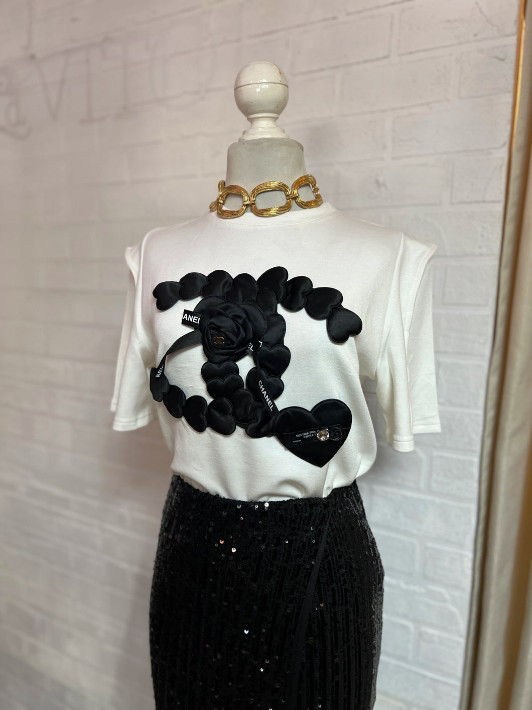 Playera blanca con aplicación